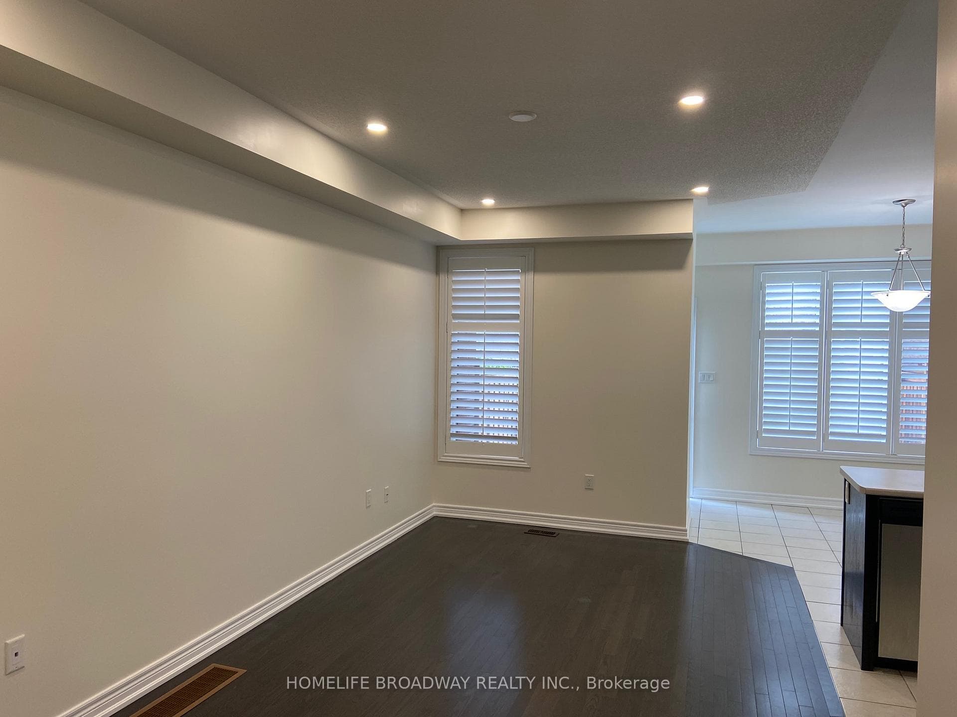 878 Castlemore Avenue photo 3