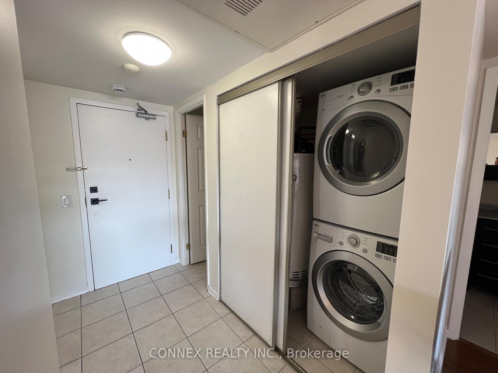 160 Wellington Street Unit 403 photo 8