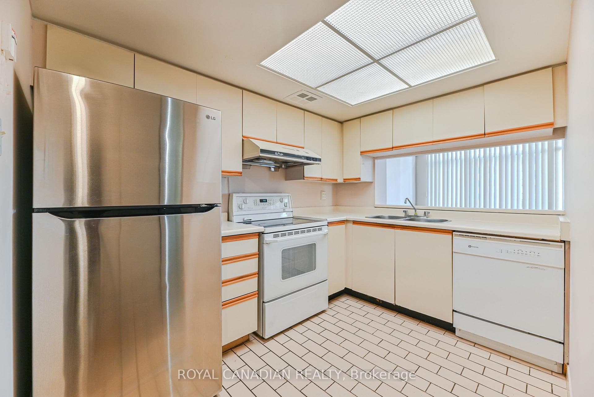 88 Alton Towers Circle Unit 703 photo 17
