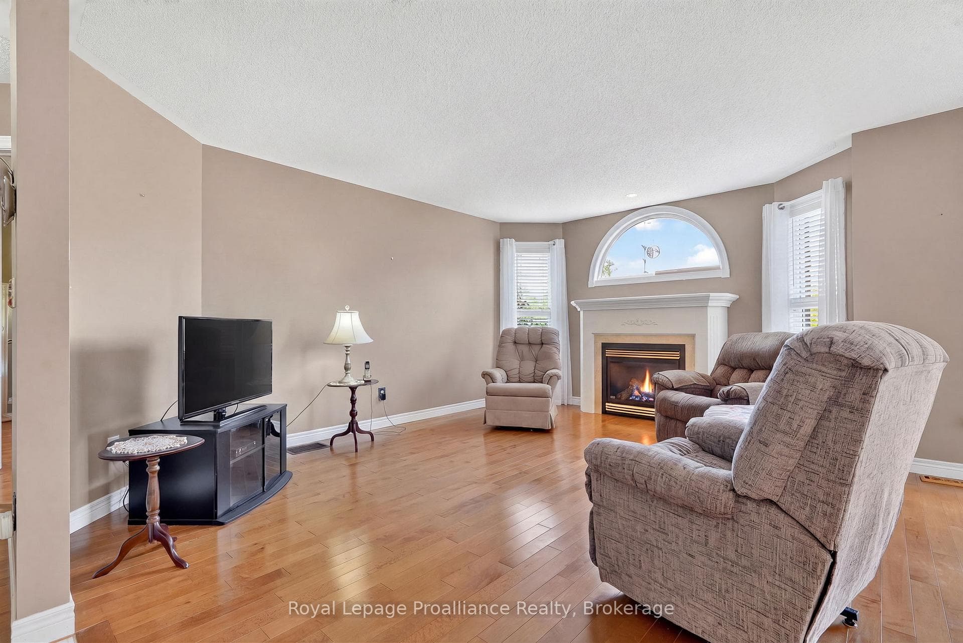 732 Prince Of Wales Drive photo 21