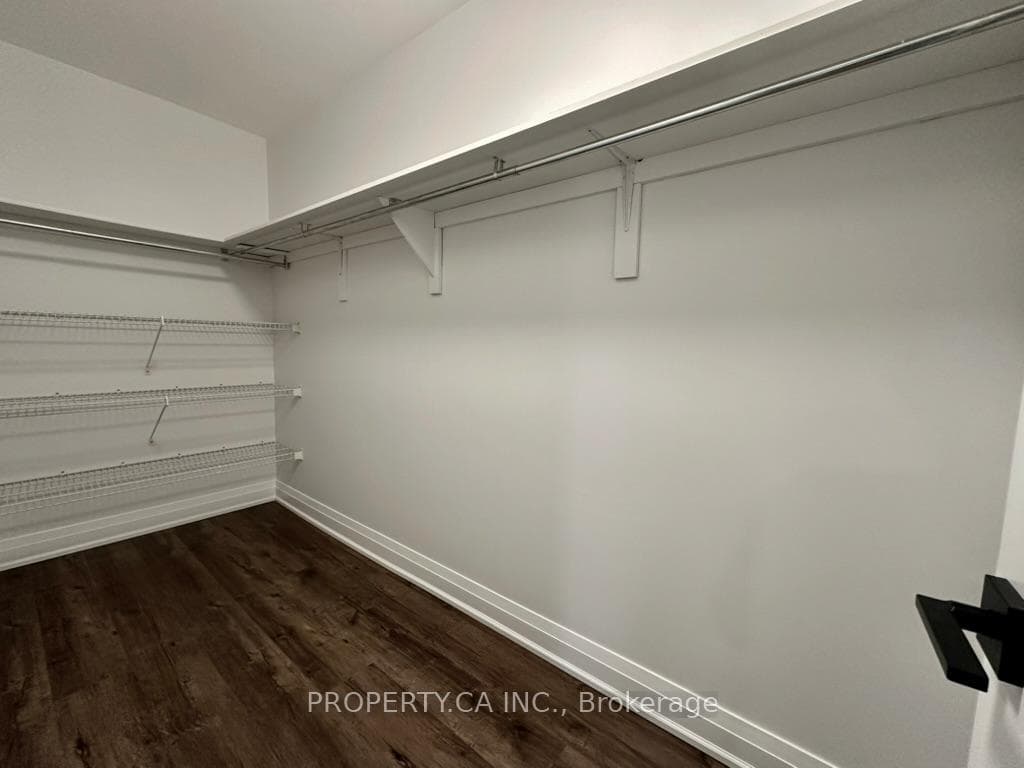 7601 Bathurst Street Unit 212 photo 22