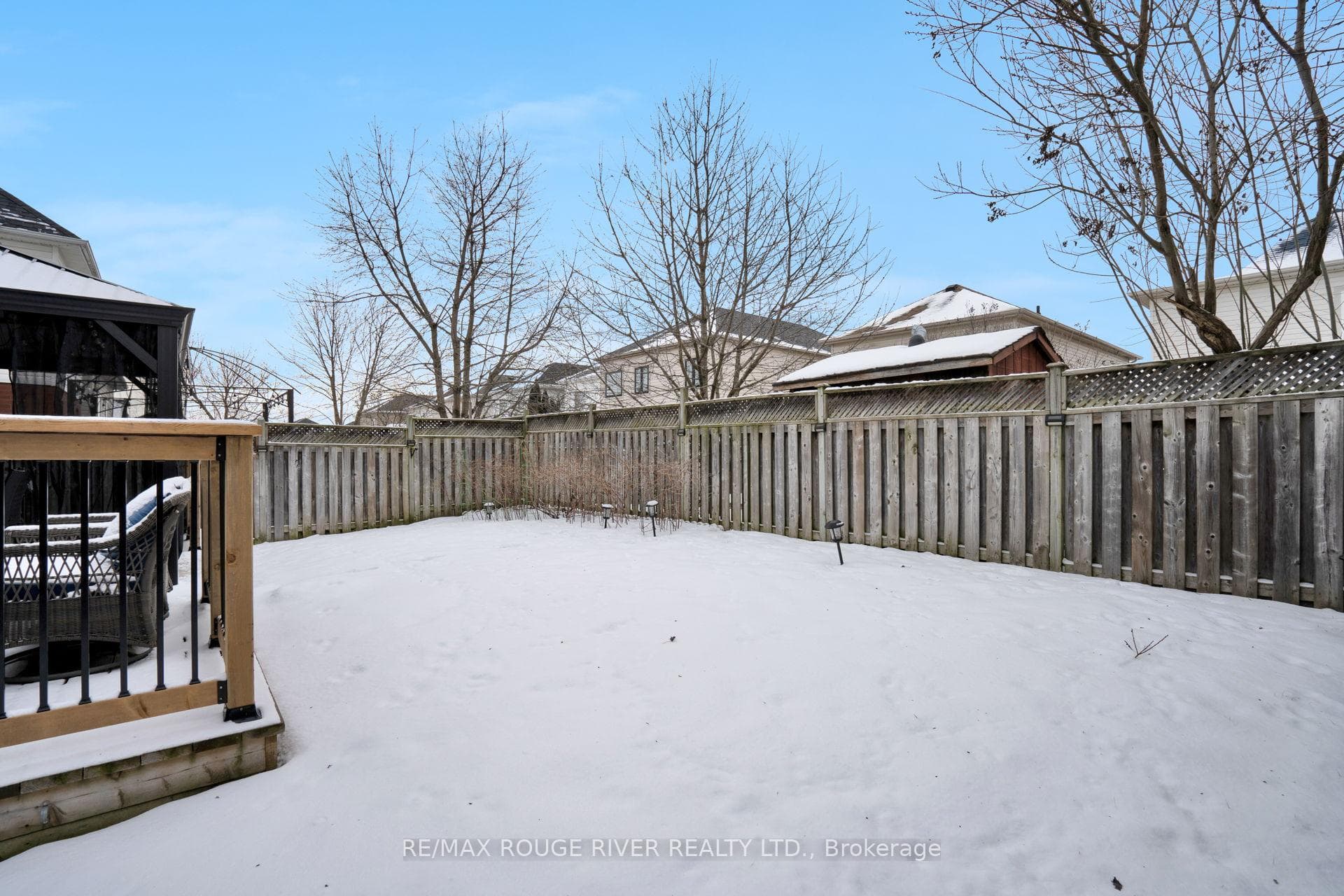 577 Woodmount Crescent photo 17