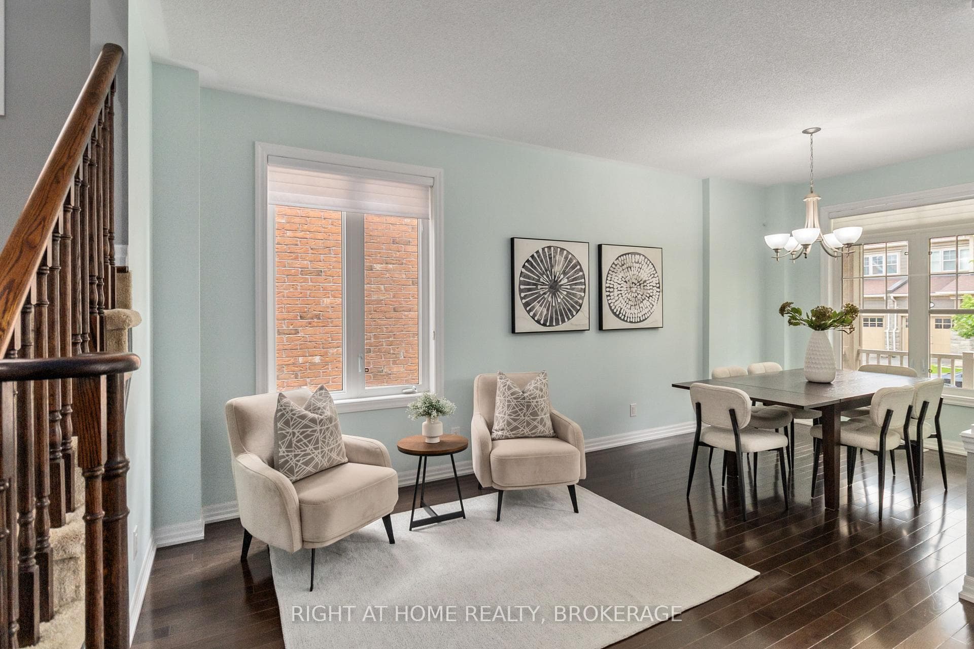 114 Aird Court photo 4