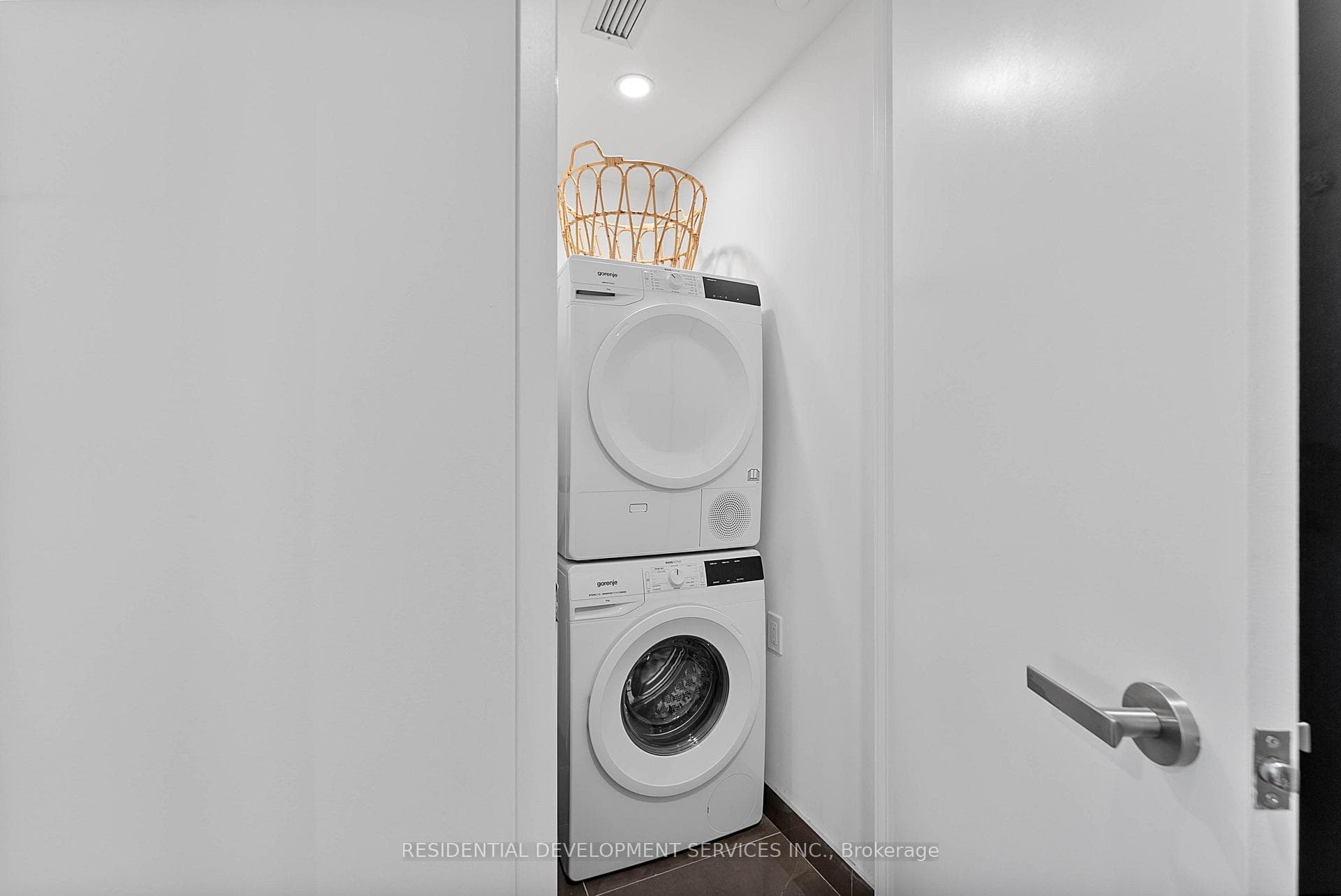 88 Queen Street Unit 1007 photo 25