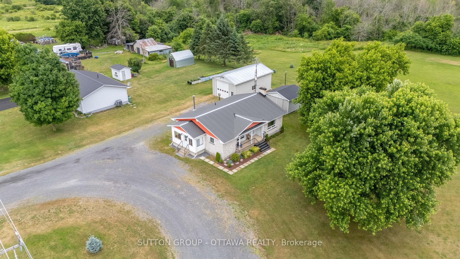 20330 Lochiel Road photo 2