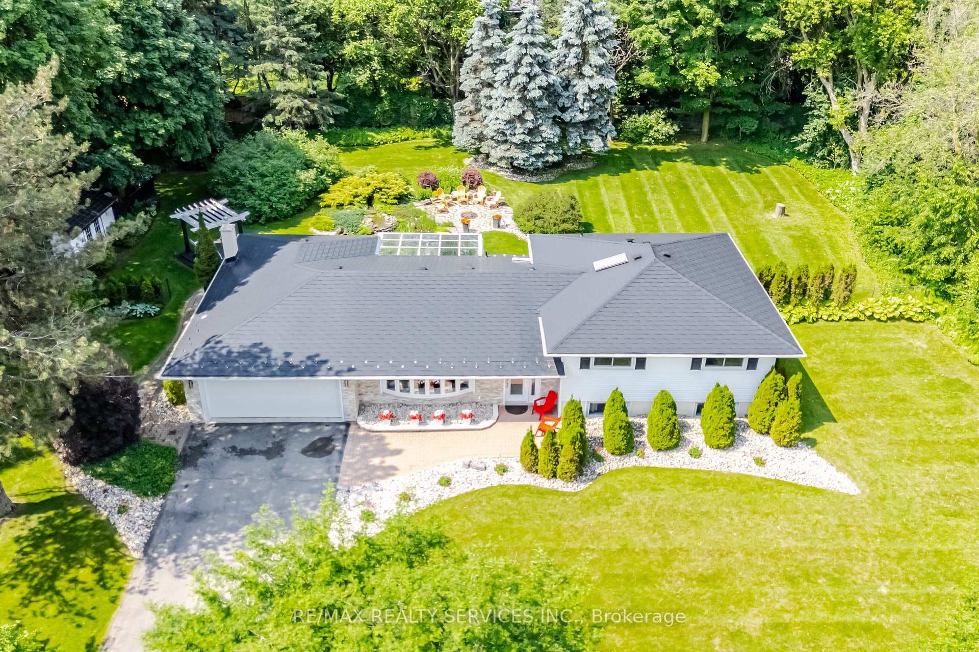 1628 Spruce Drive photo 4
