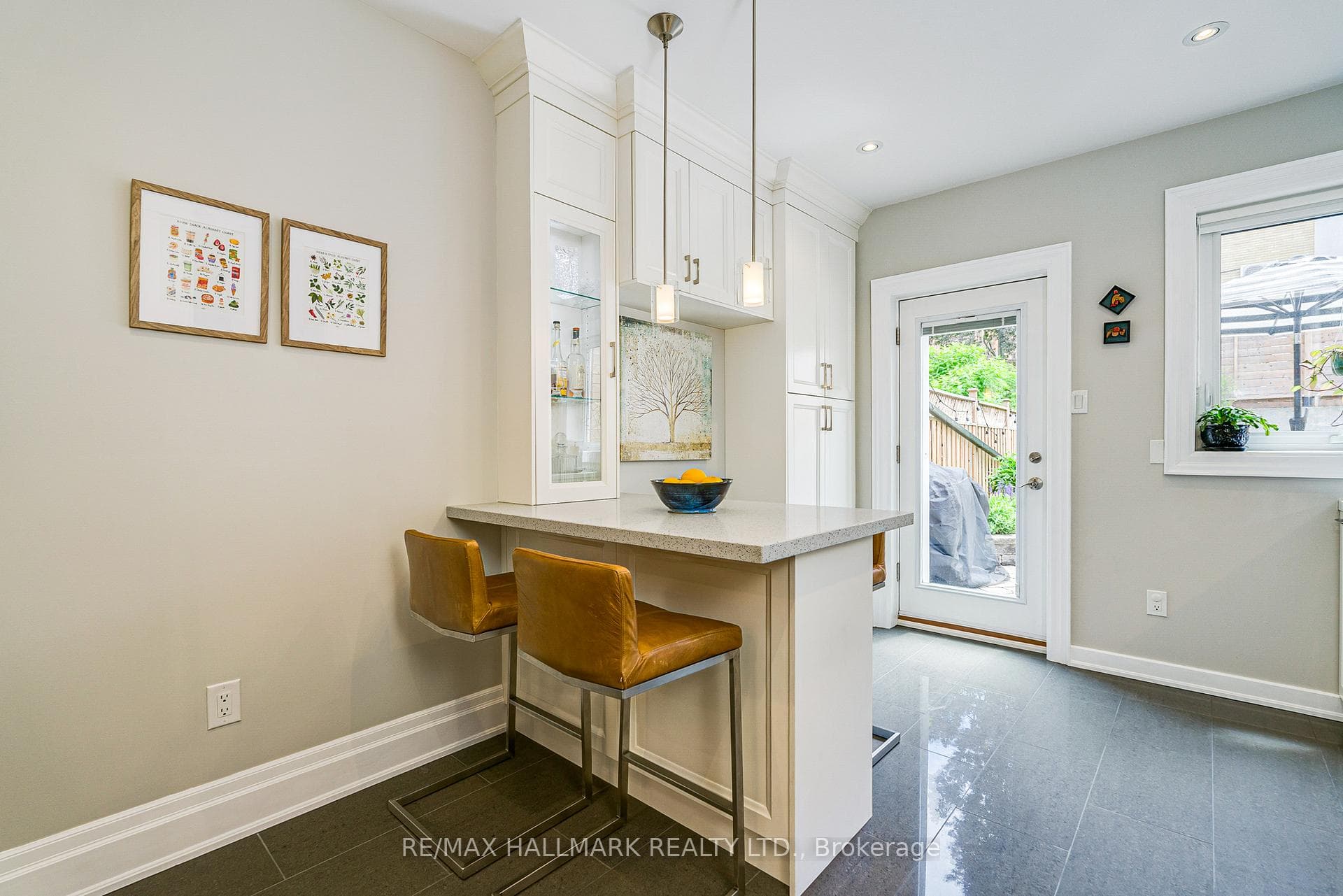 63 Hillsview Avenue photo 11