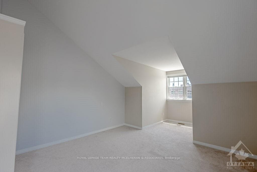 43 RIDEAU Terrace photo 27