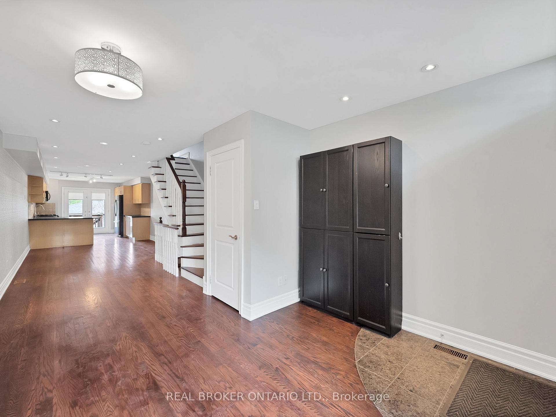 98 Logan Avenue photo 3