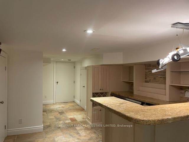 35 Edith Drive photo 16