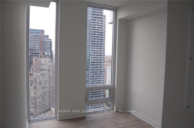 28 Wellesley Street Unit 3302 photo 9
