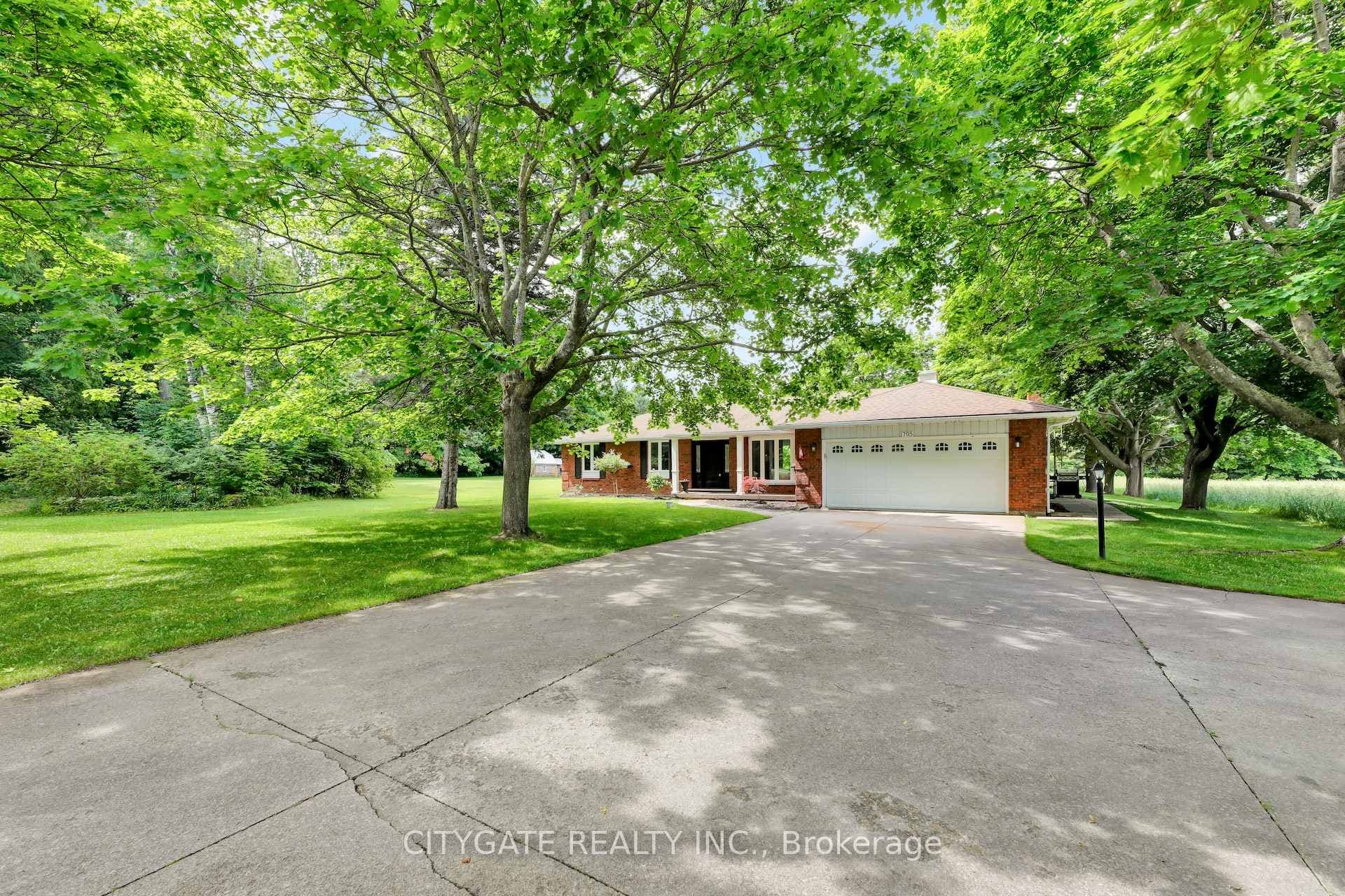 1795 Centre Road photo 1