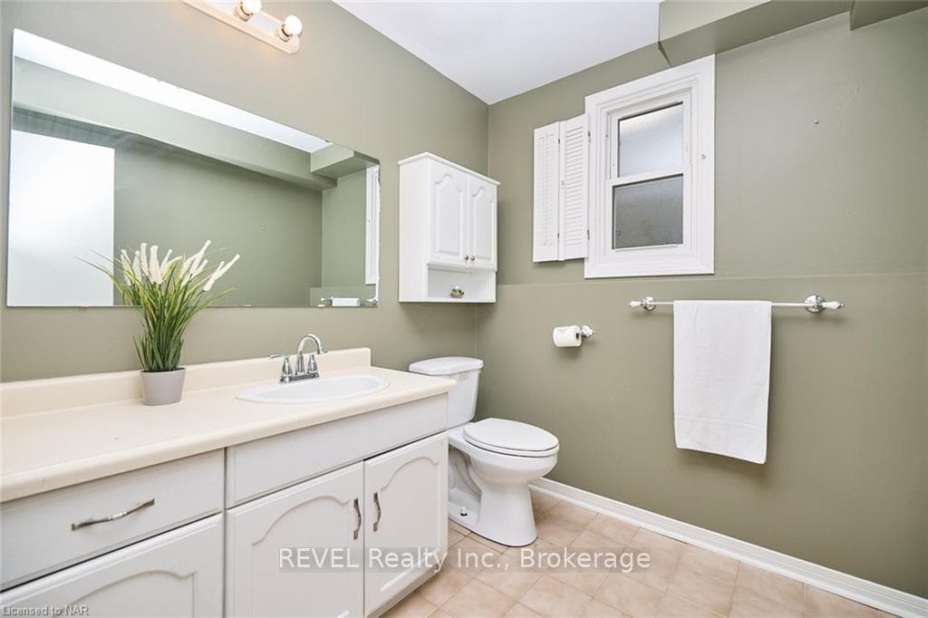 110 STRADA Boulevard photo 31
