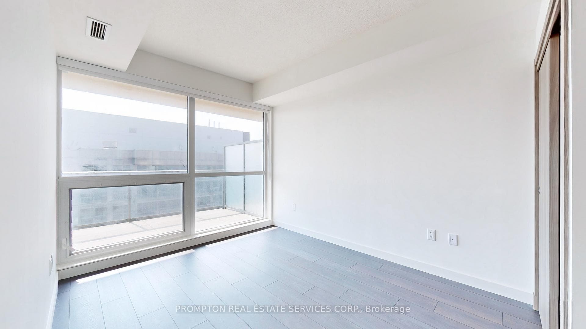 85 McMahon Drive Unit 2705 photo 17