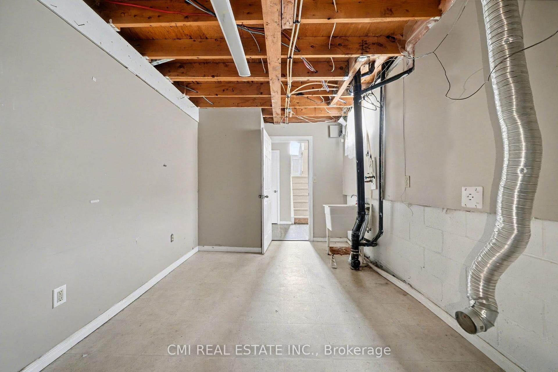 916 Woodbine Avenue photo 33