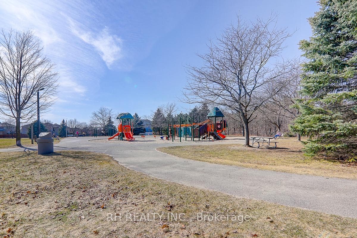 7 Woodfern Court photo 34