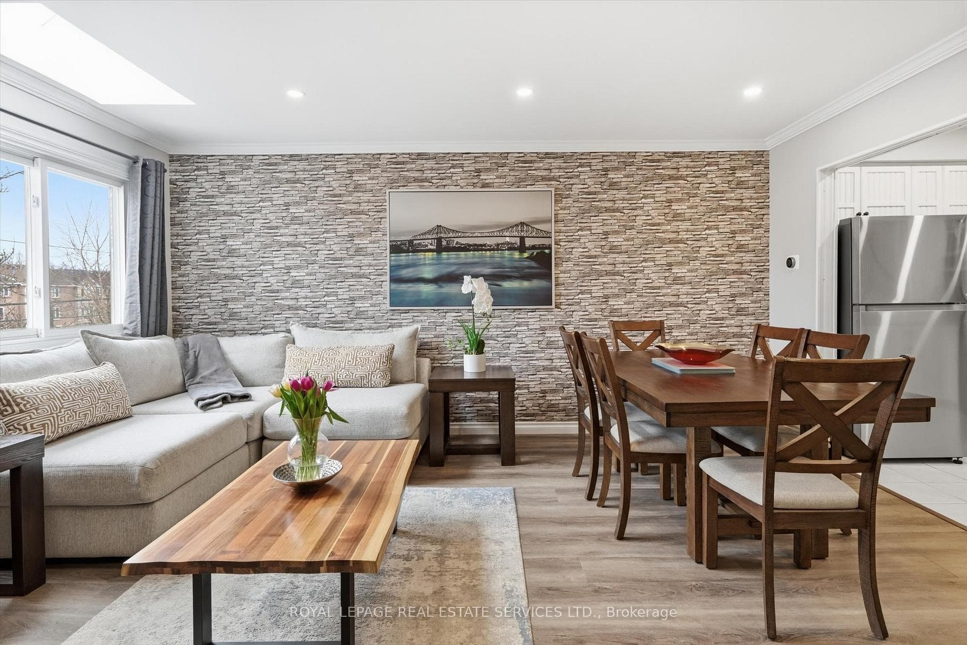 Spacious Living/Dining Area w/Laminate Flooring