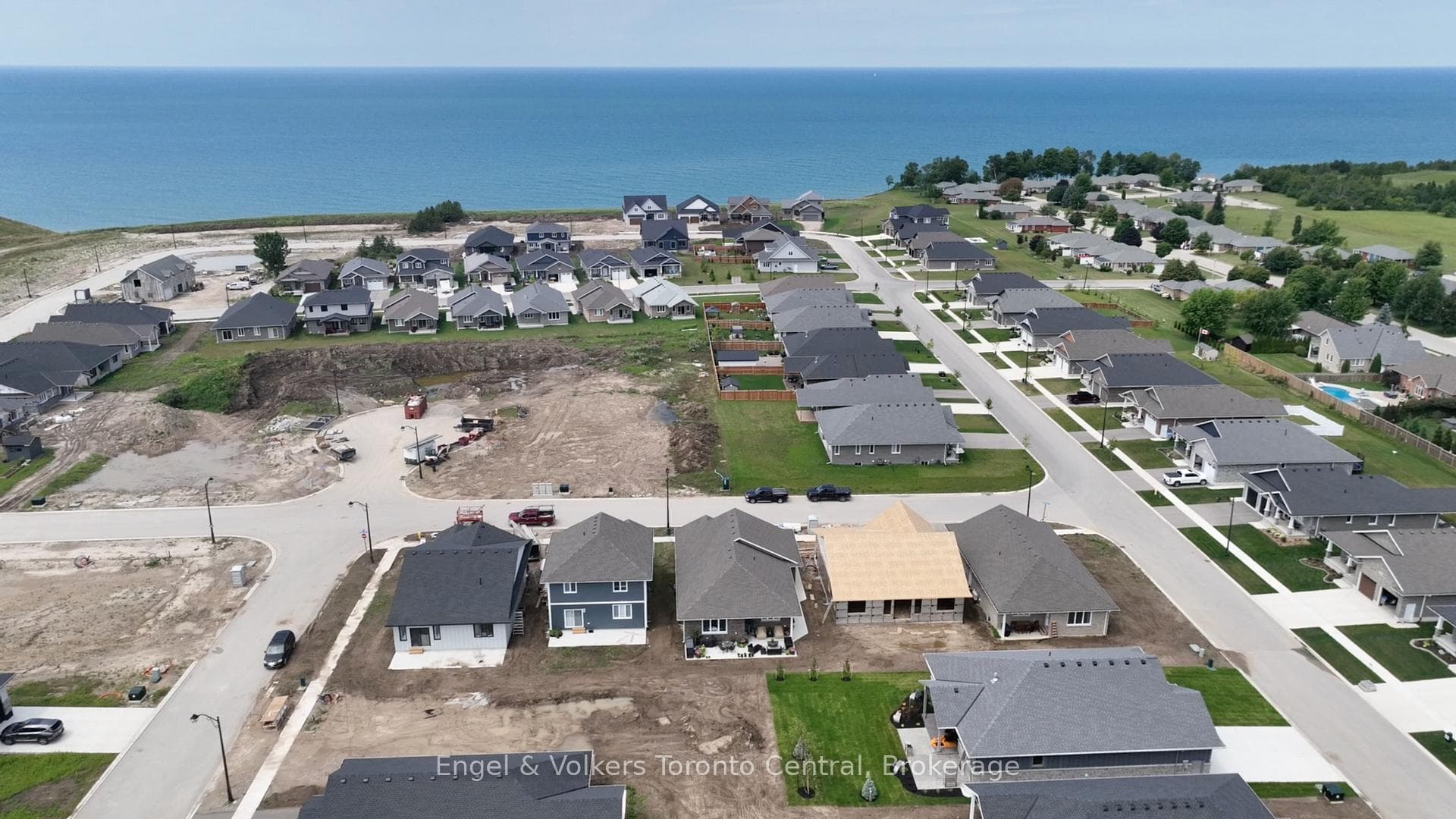 464 Coast Drive photo 11
