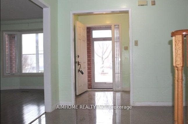137 Irenemount Crescent Unit Upper photo 3
