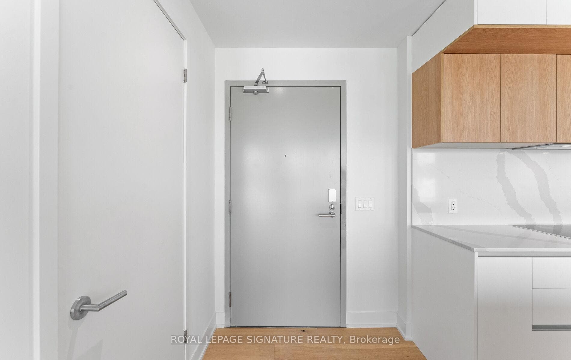 322 Dupont Street Unit 1008 photo 3