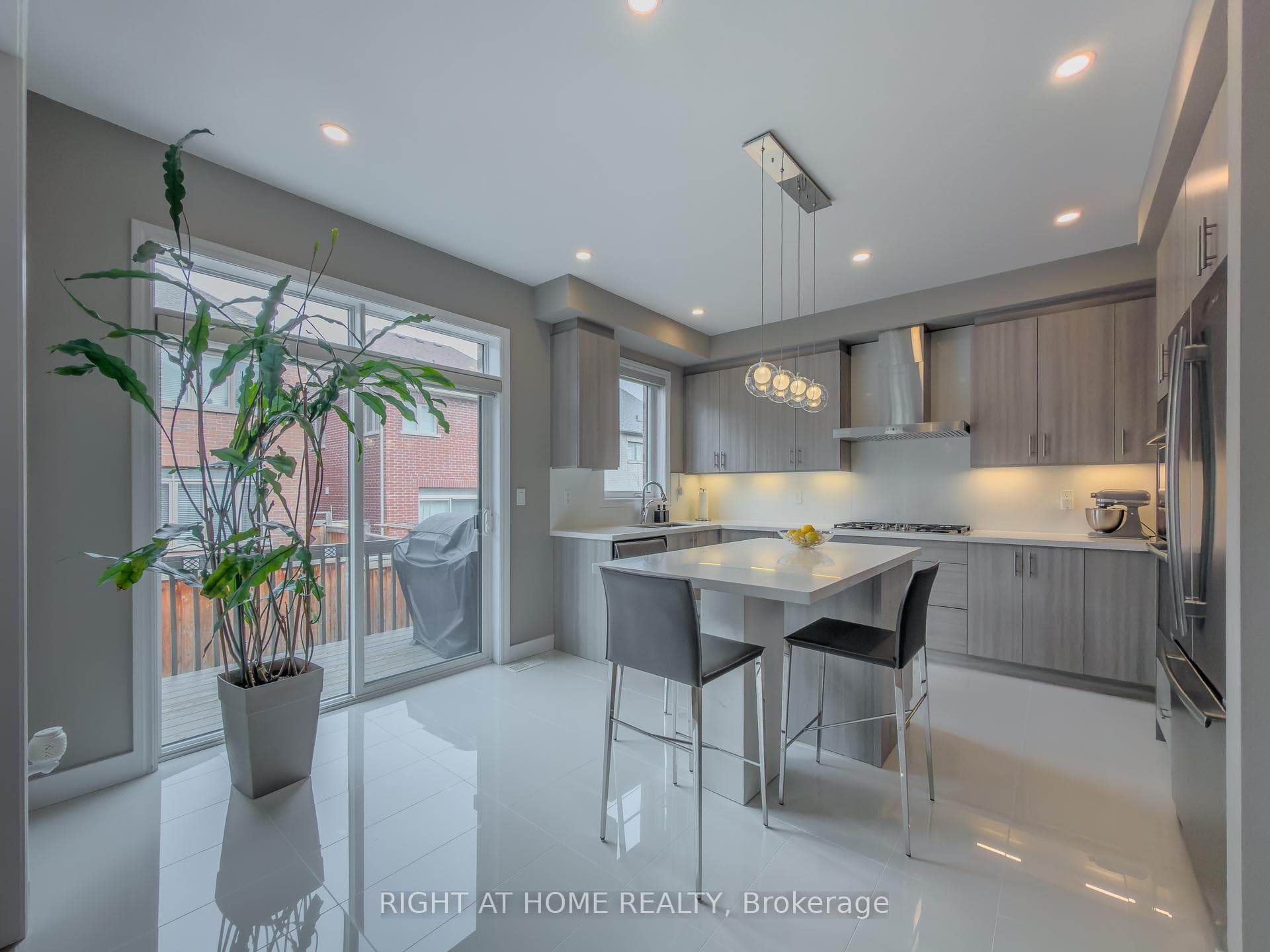 77 Leaden Hall Drive photo 13