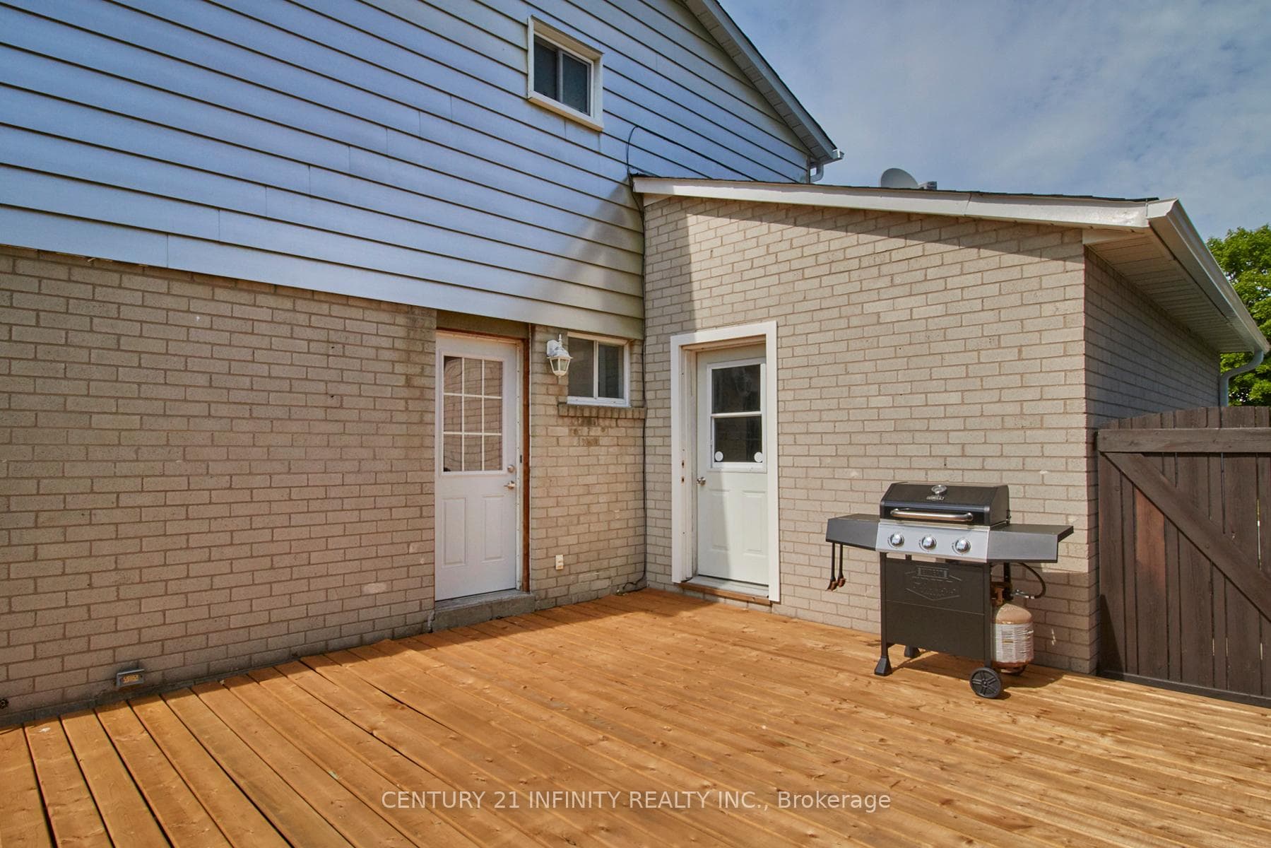 111 Peacock Boulevard photo 29