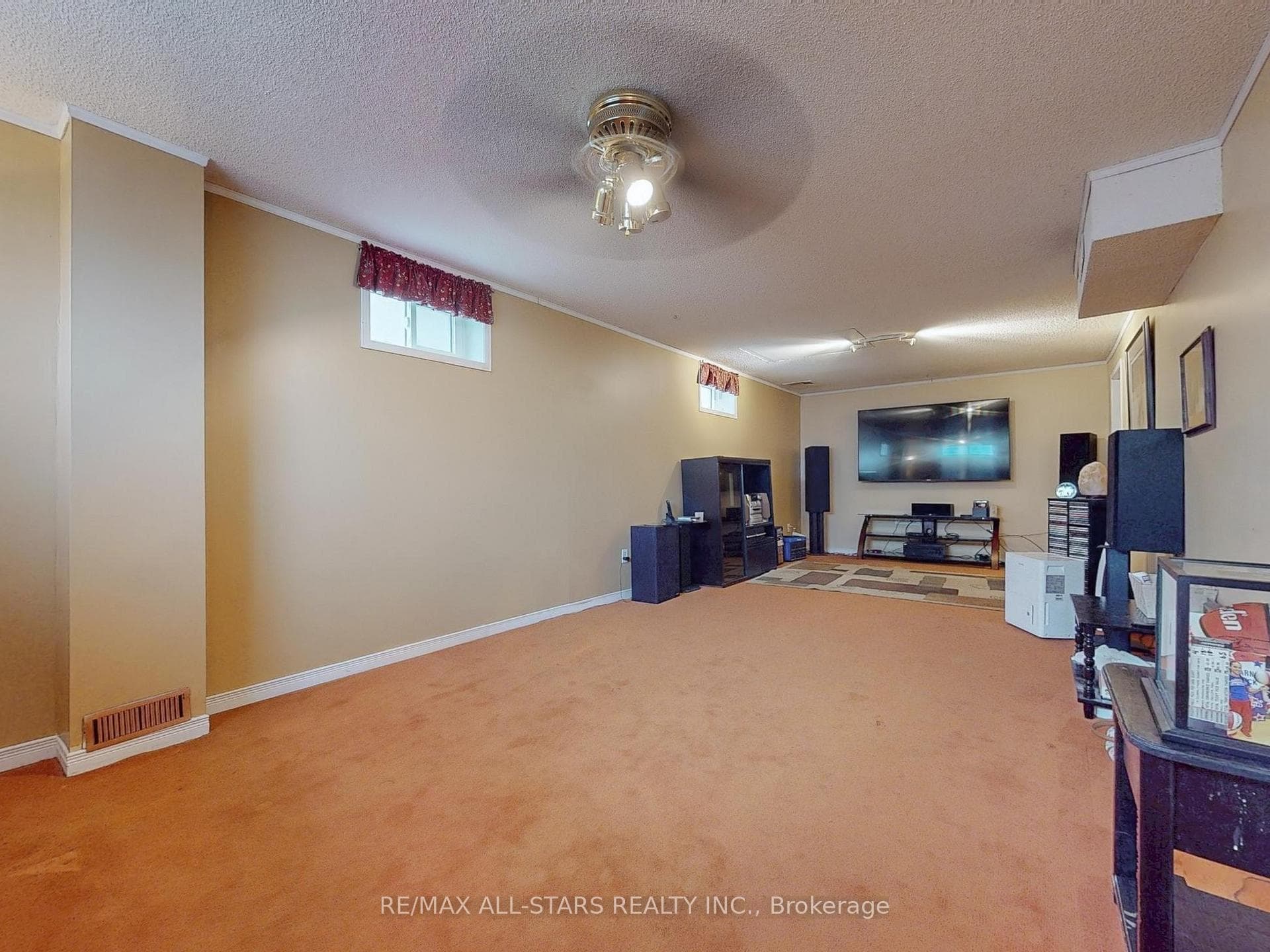 287 Hollywood Drive photo 35