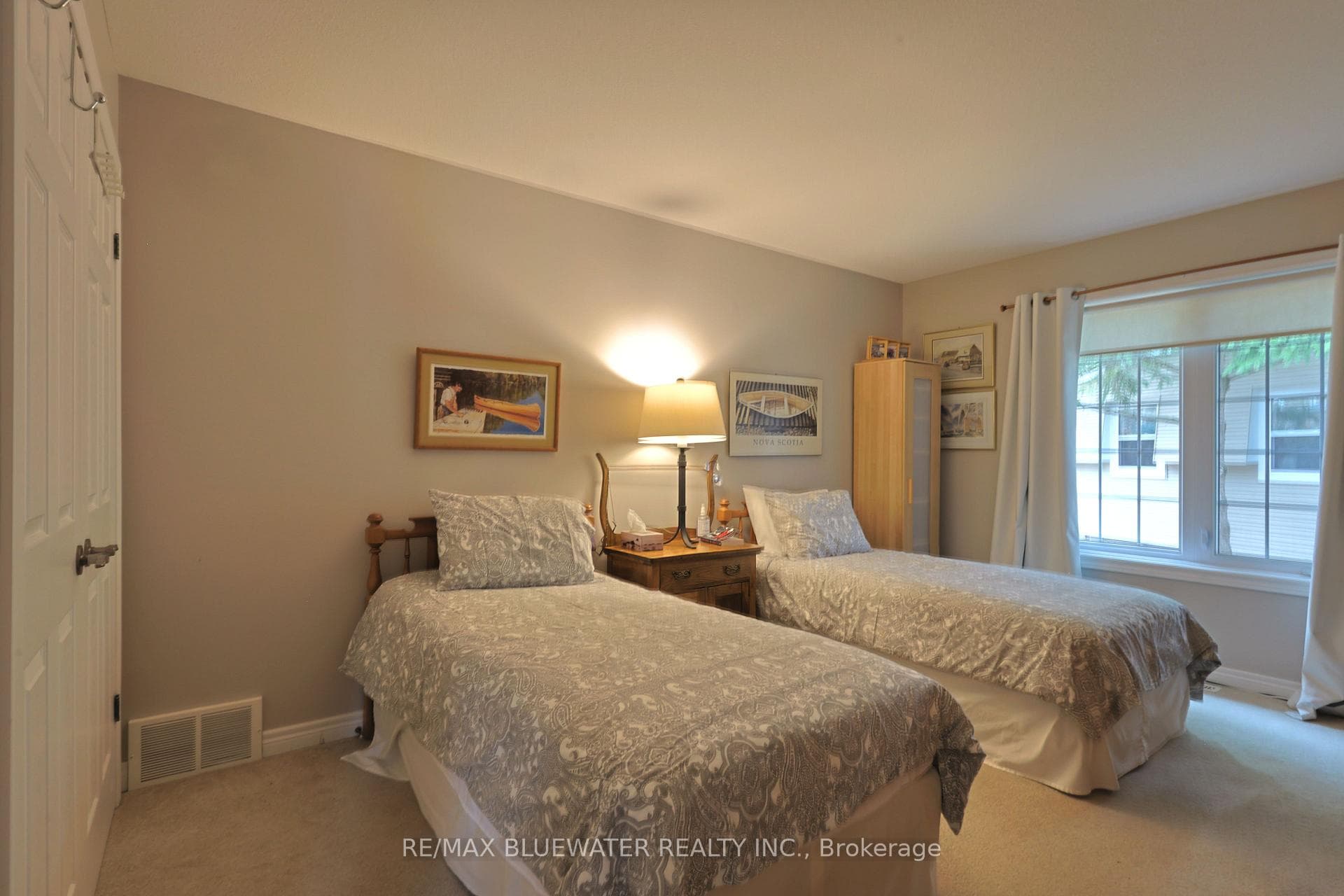 363 Shannon Boulevard photo 27
