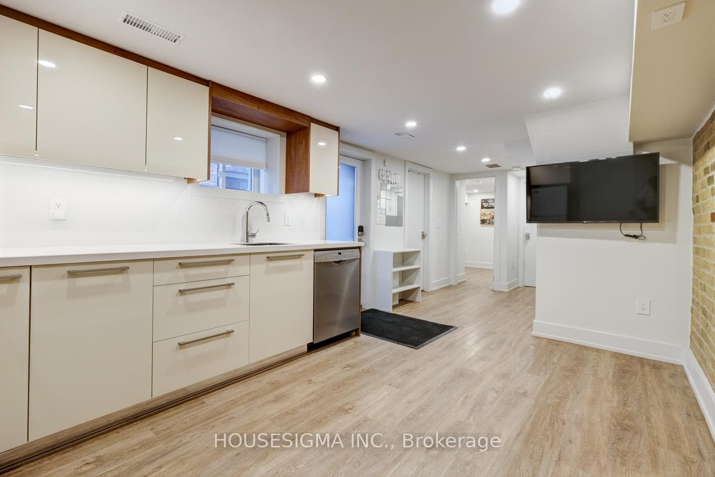 274 Roxton Road Unit Lower photo 6