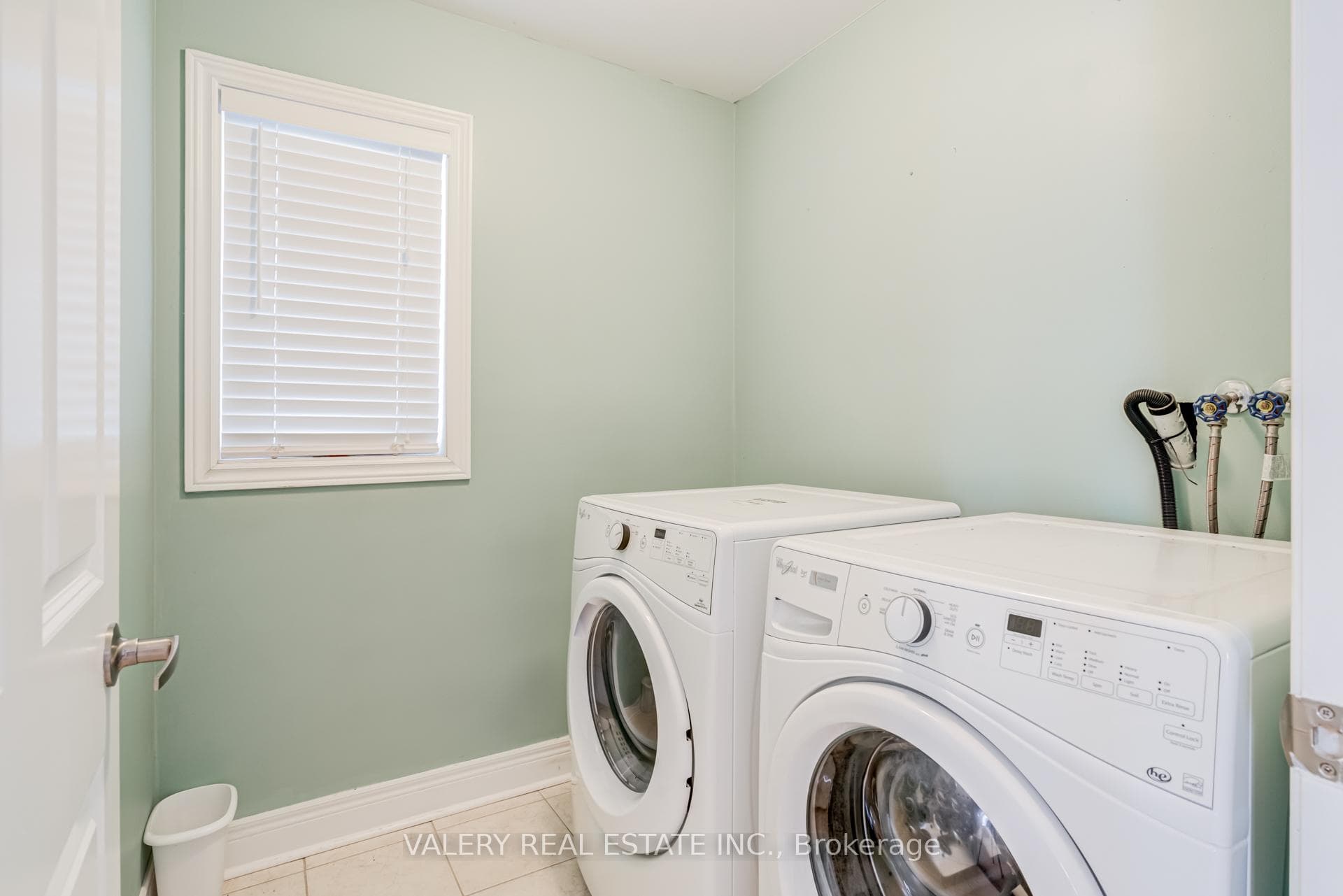 63 Bathgate Crescent photo 22