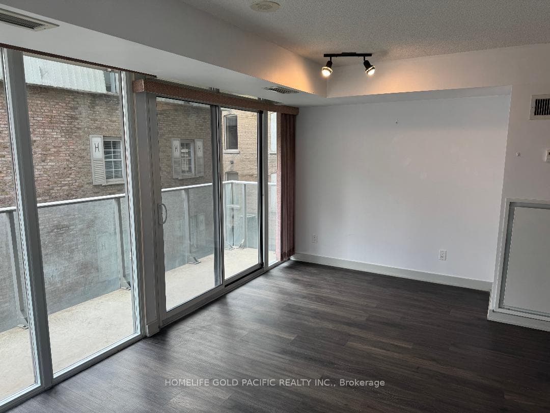 126 Simcoe Street Unit 311 photo 2