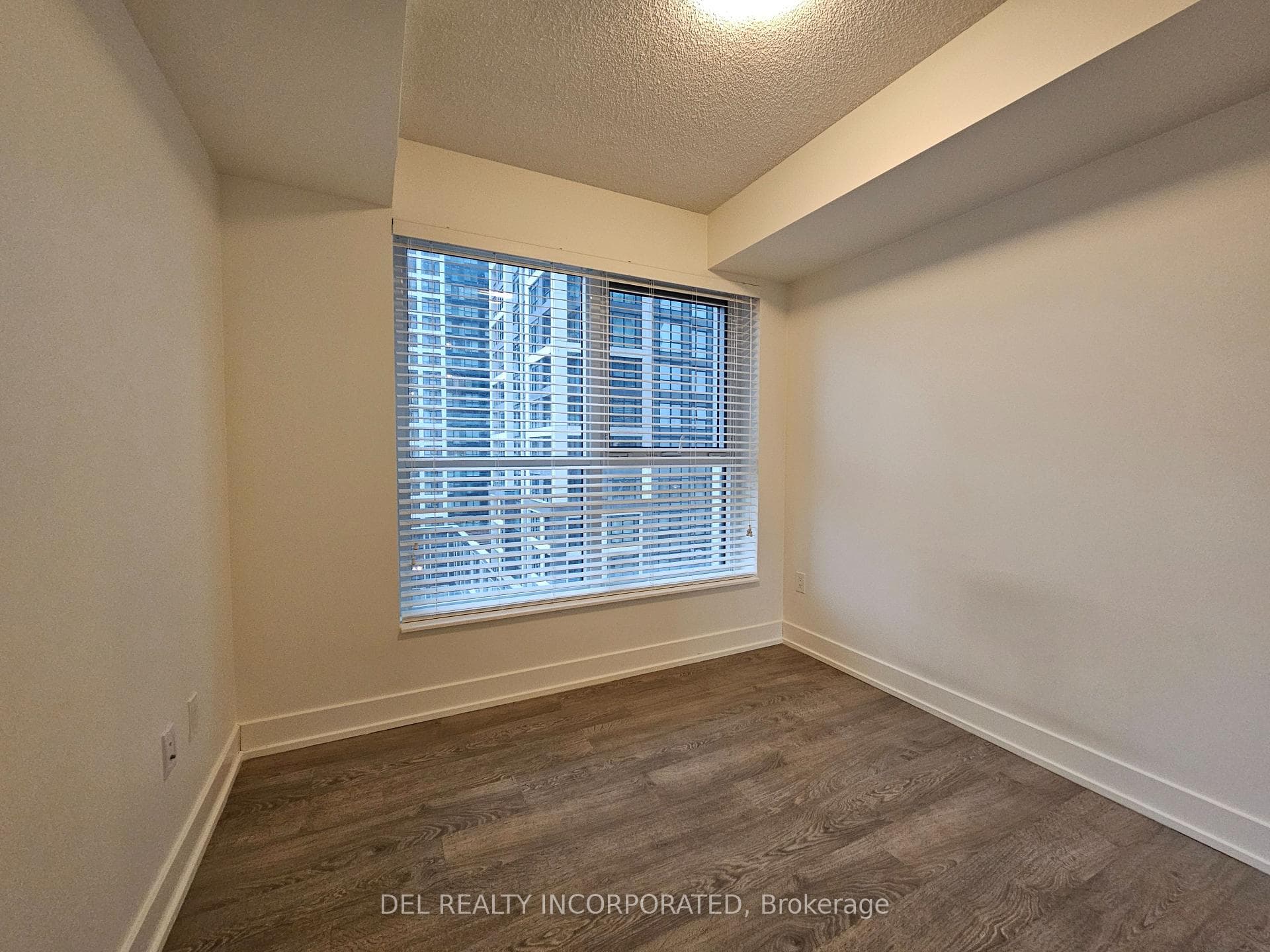 9 Mabelle Avenue Unit 818 photo 8