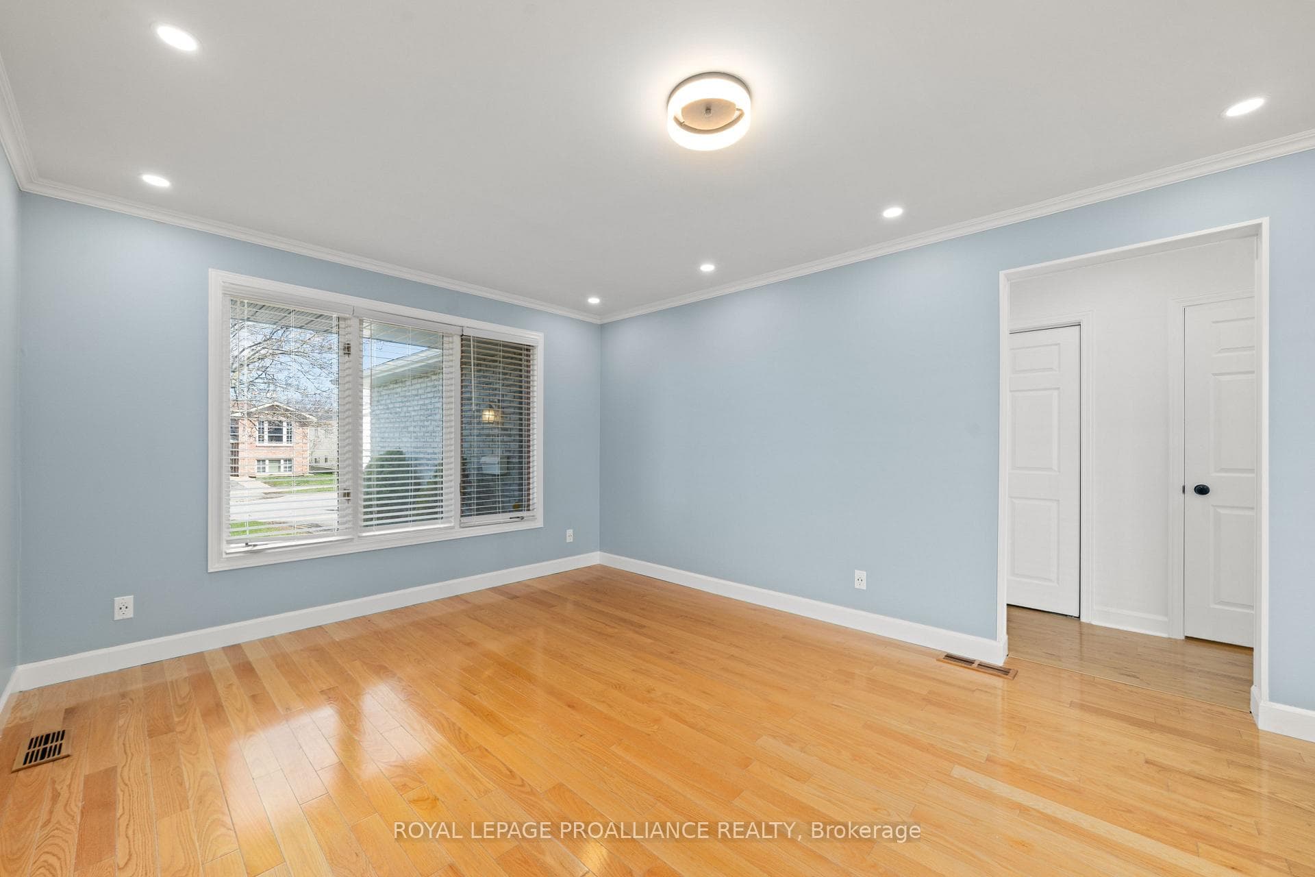 58 Sherwood Crescent photo 8