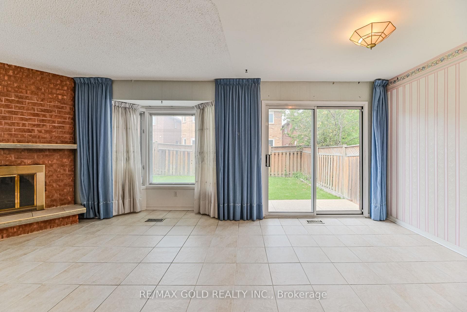 27 Bighorn Crescent photo 16