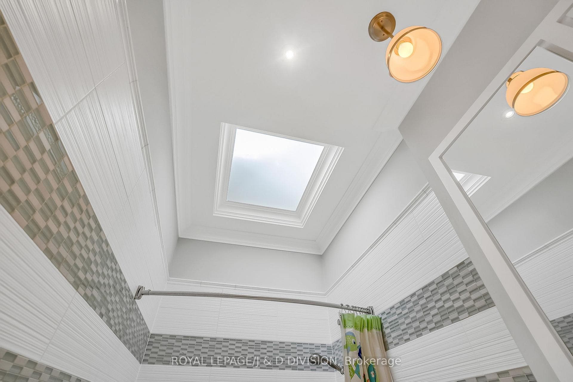 15 Hillhurst Boulevard photo 38