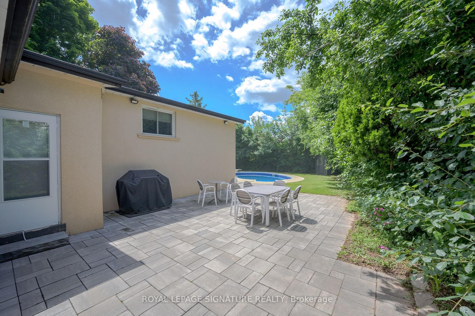 1306 Langdale Crescent photo 28