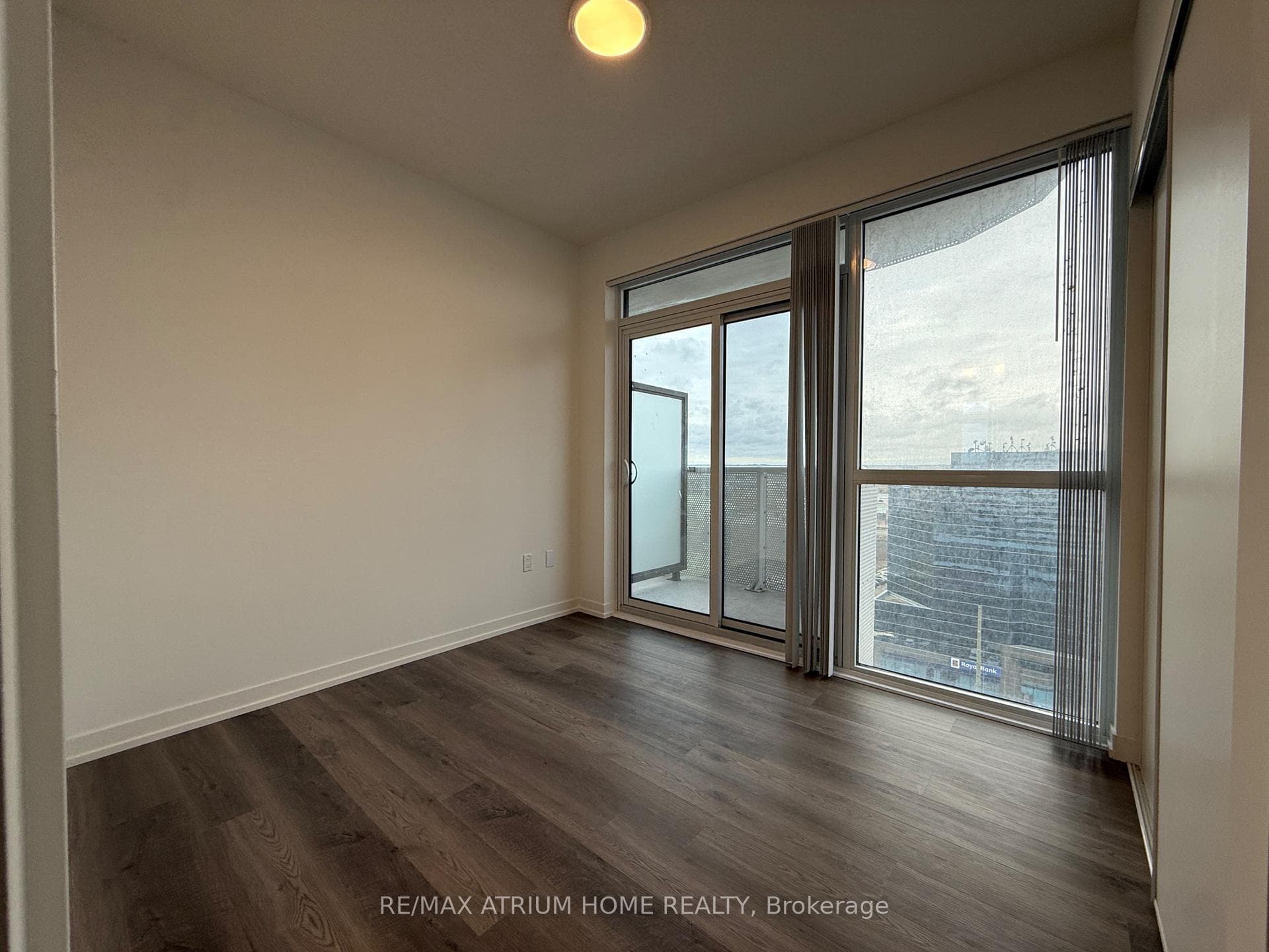 8 Interchange Way Unit 1206 photo 4