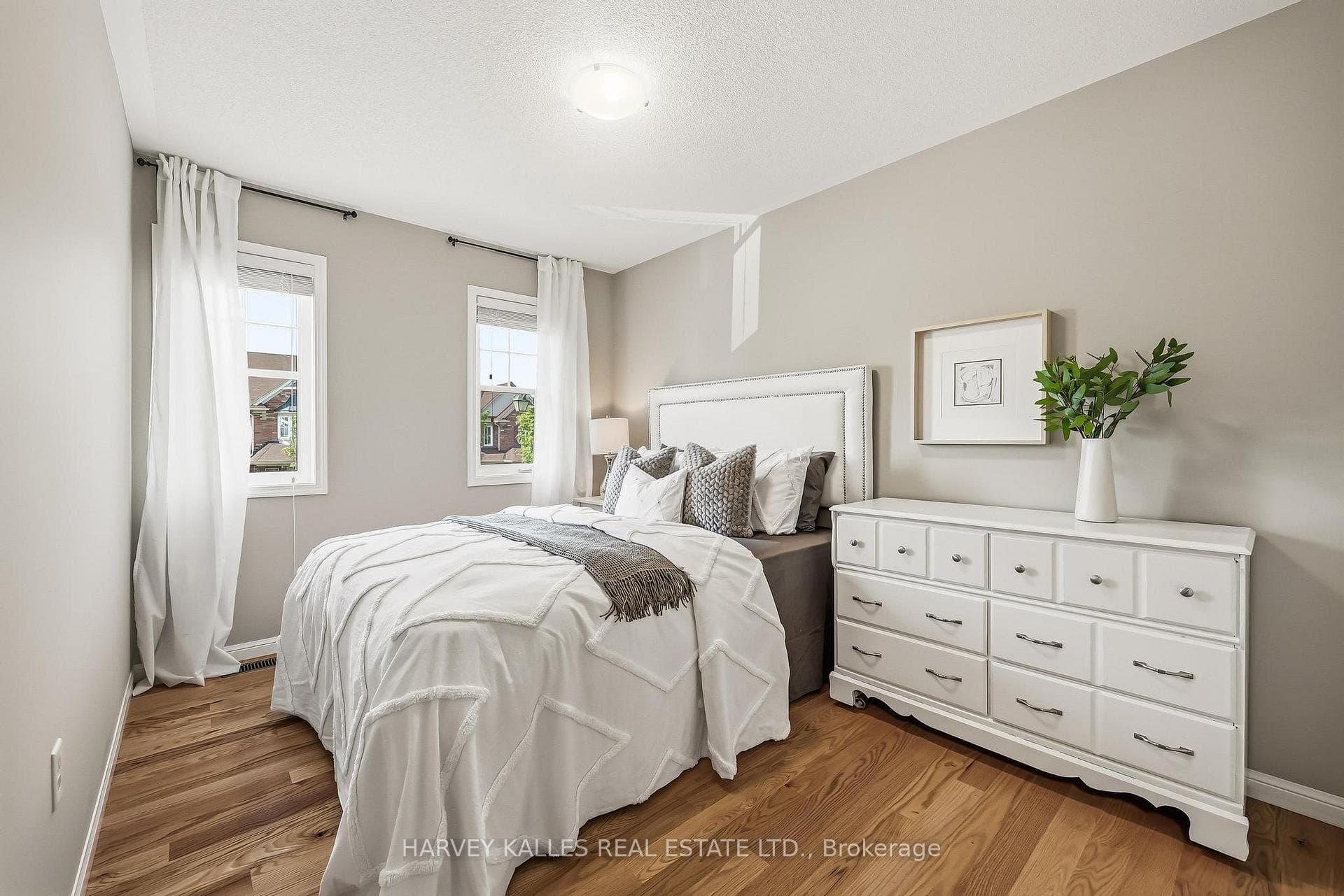 10 Dougherty Crescent photo 14