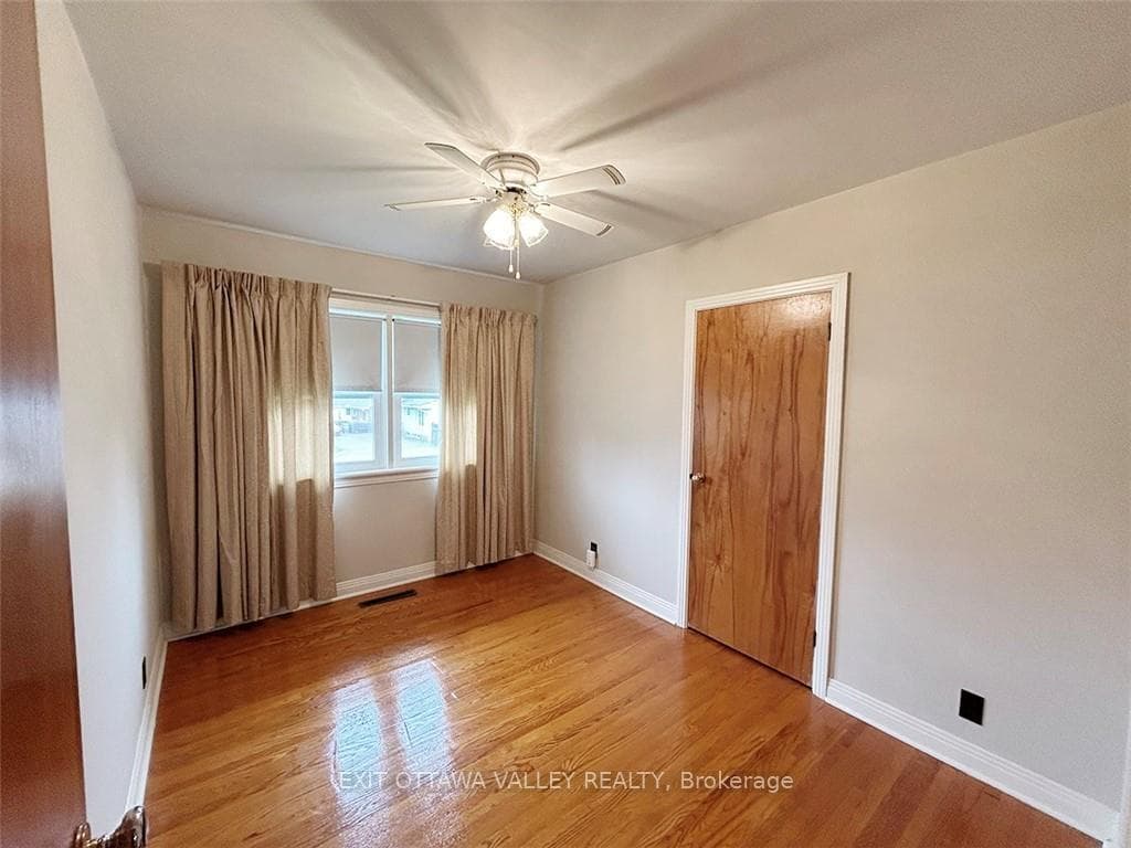 534 HERBERT Street photo 17