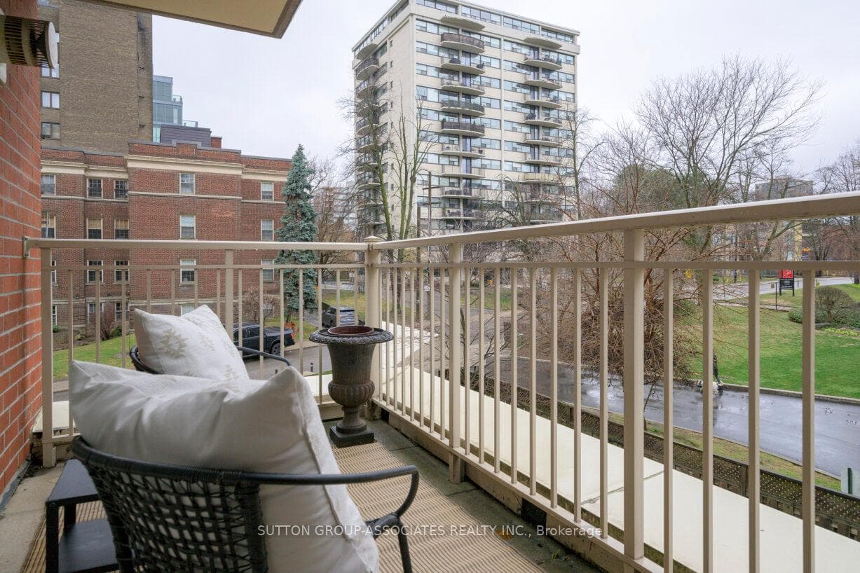 1 Deer Park Crescent Unit 207 photo 30