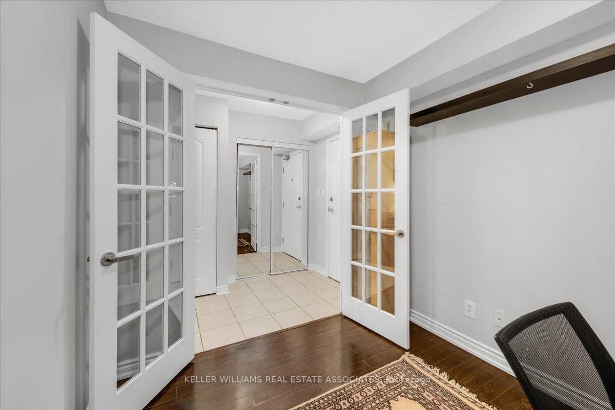 3 Rean Drive Unit 1711 photo 4