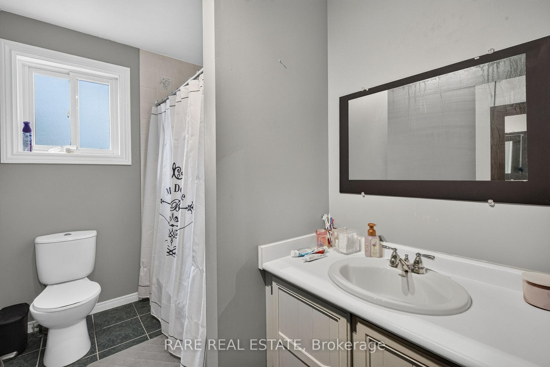 Full Bathroom upstairs