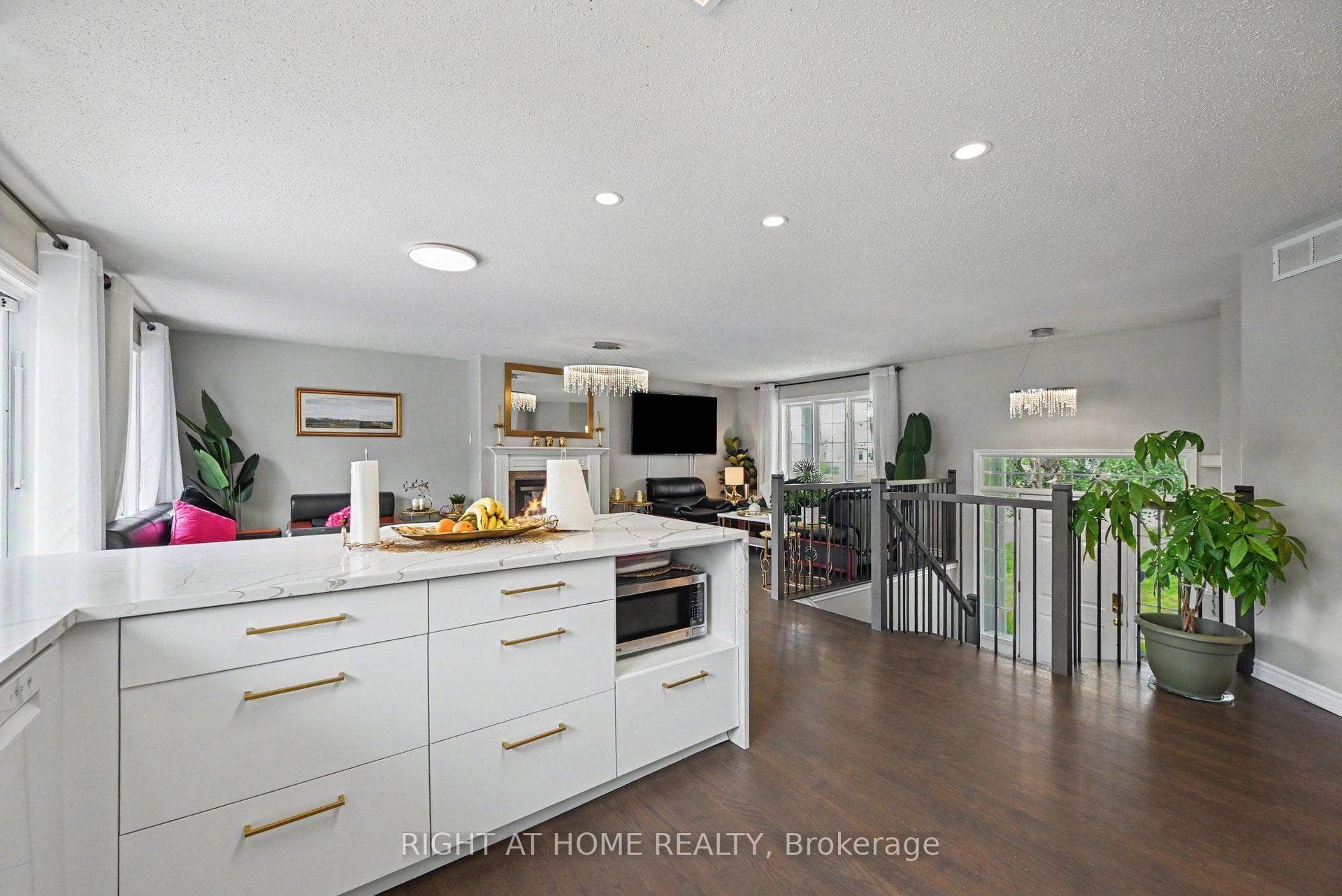 1588 Scottanne Street photo 8
