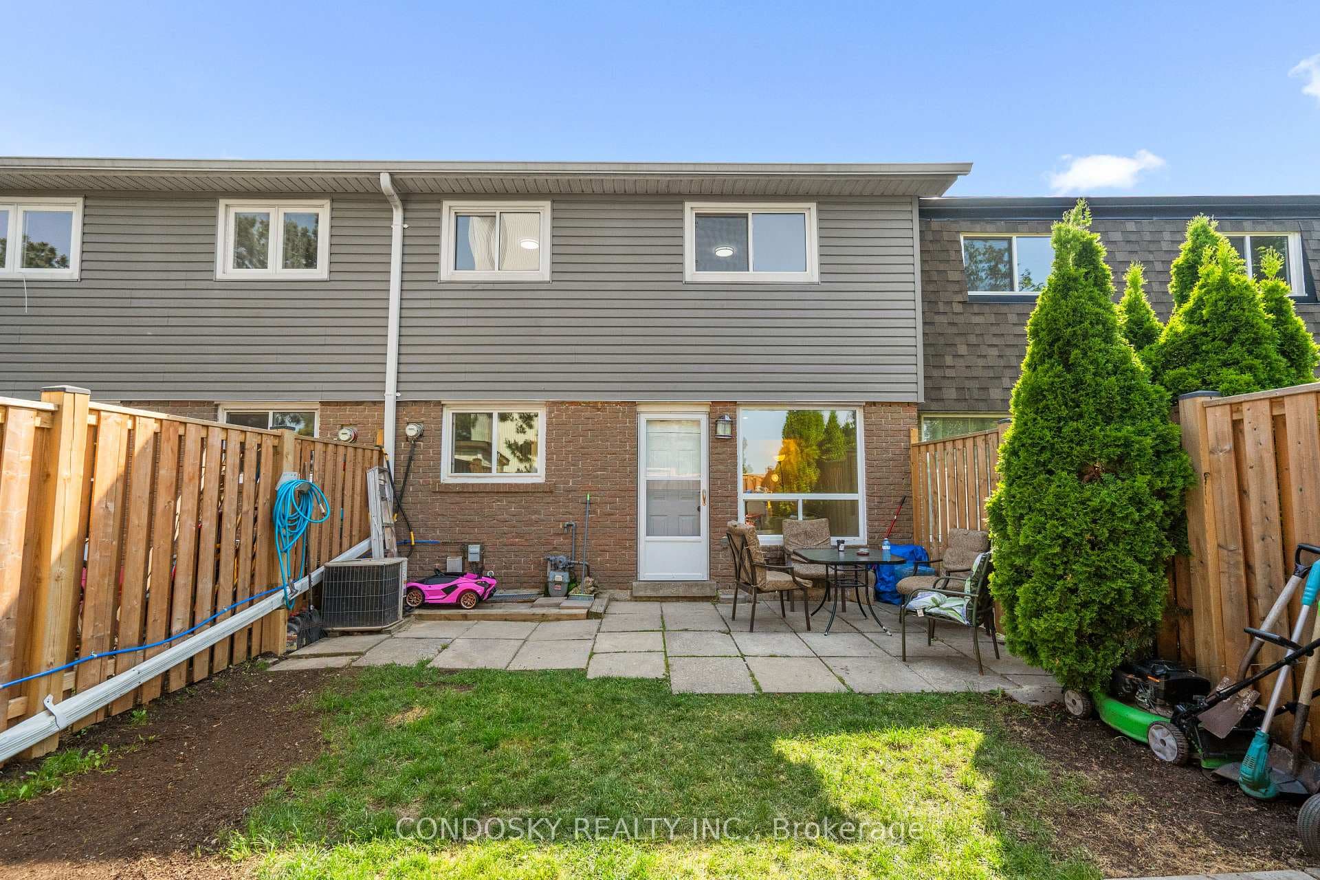 42 Village Court photo 35