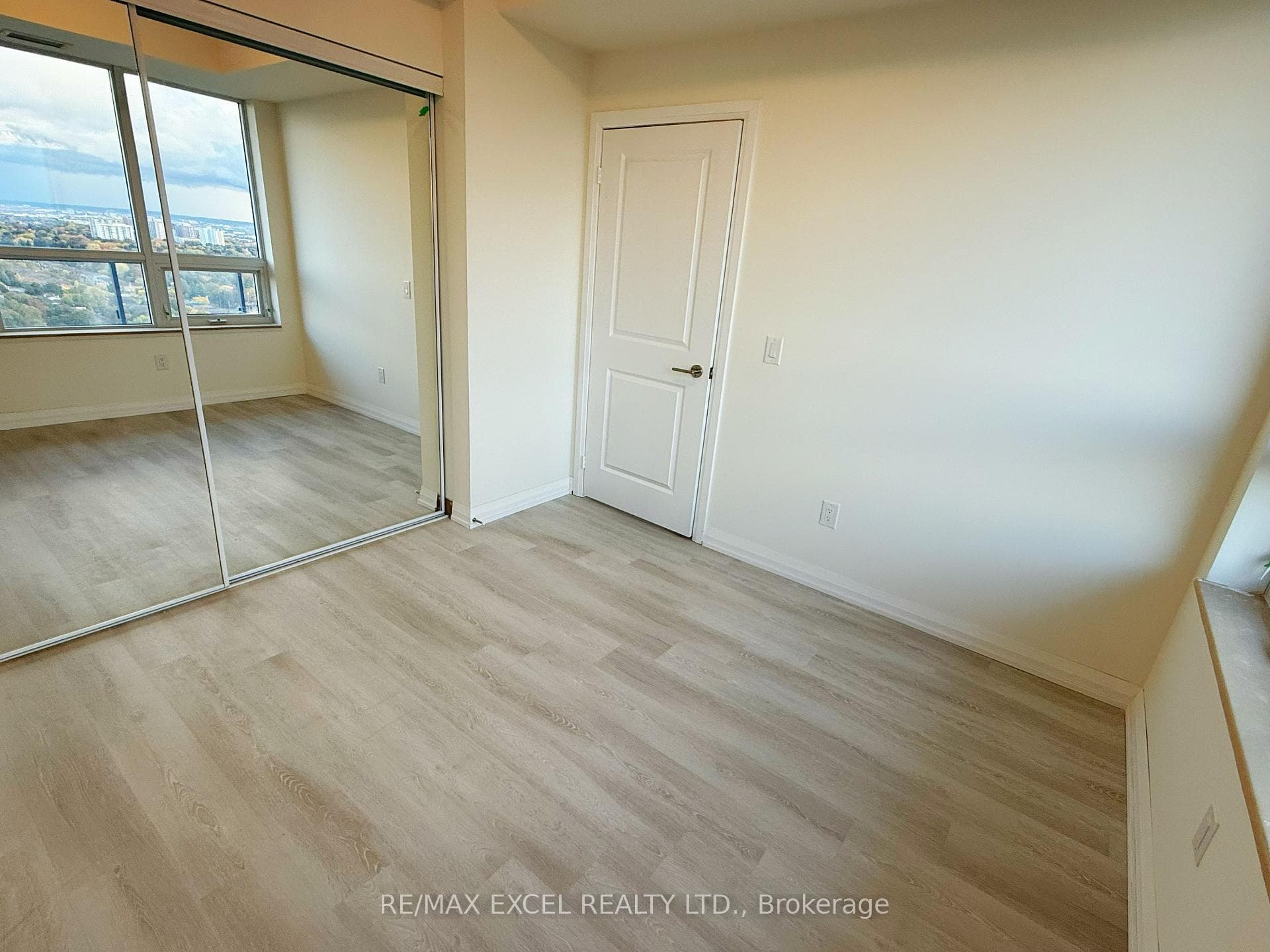 3270 Sheppard Avenue Unit 2528 photo 7
