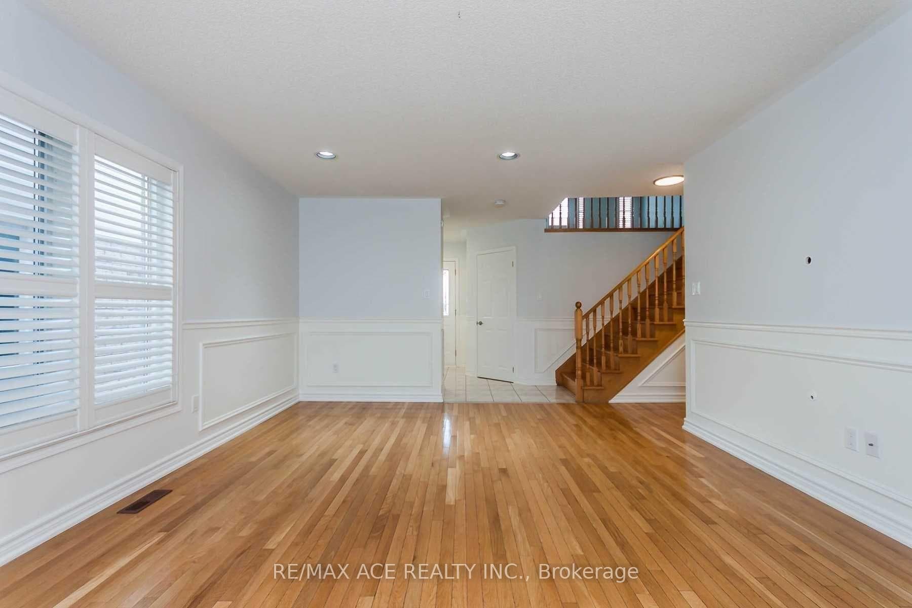 137 Hutton Place photo 4