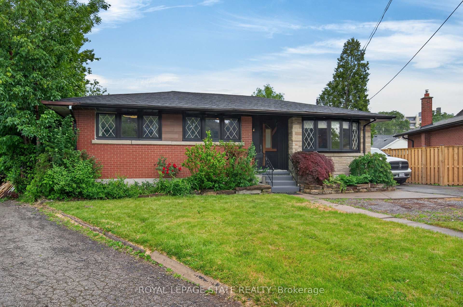 33 Kenwood Crescent photo 2