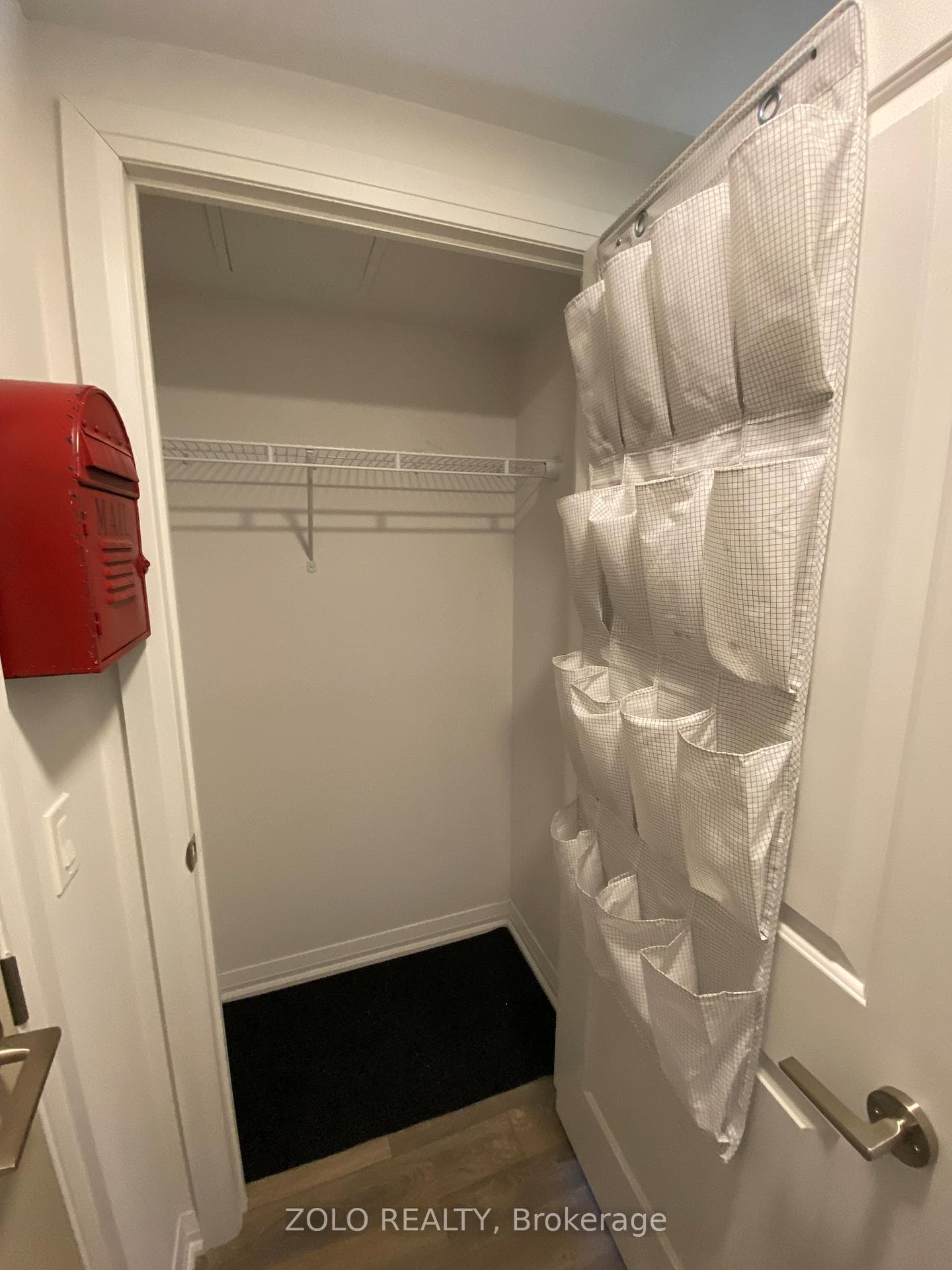 30 Meadowglen Place Unit 702 photo 12