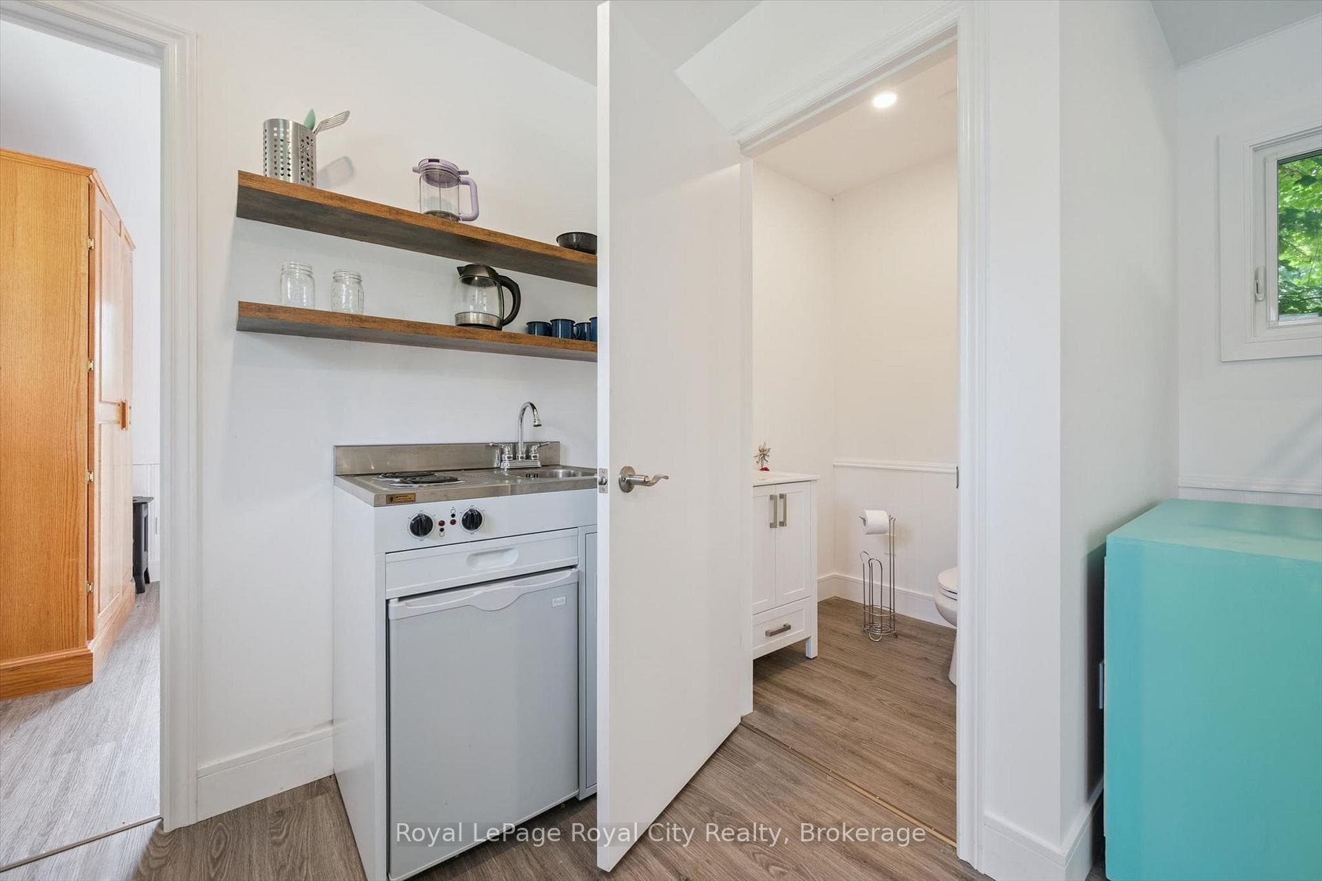 Laundry (in main floor bath)