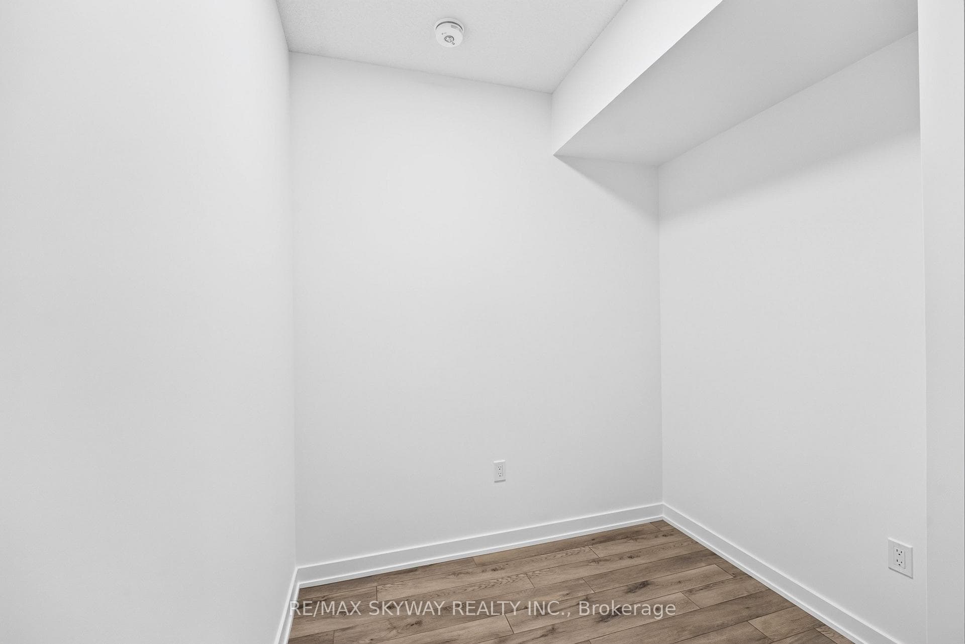 15 Skyridge Drive Unit 521 photo 32